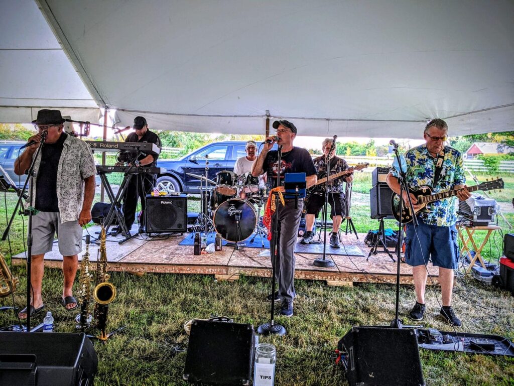 LIVE the Oasis The Roll the Dice Band Hazlitt