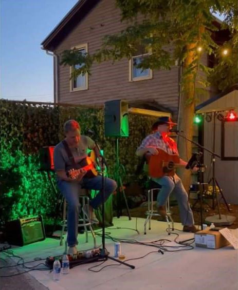 John Schulte & Ben Gordner playing live music.