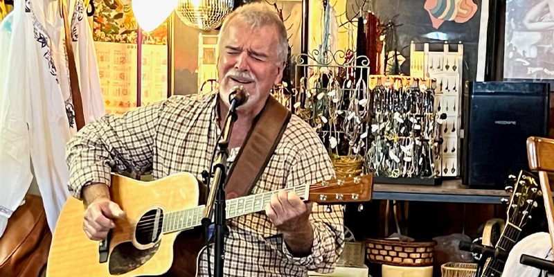 live music at the Oasis, Delta Mike