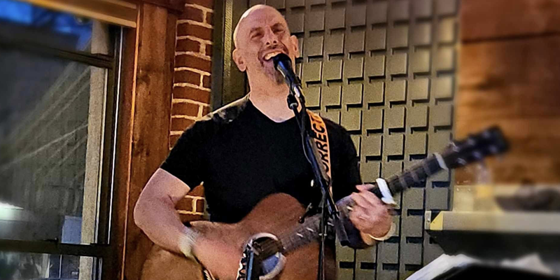 live music at the Oasis, Hammer & Shackle